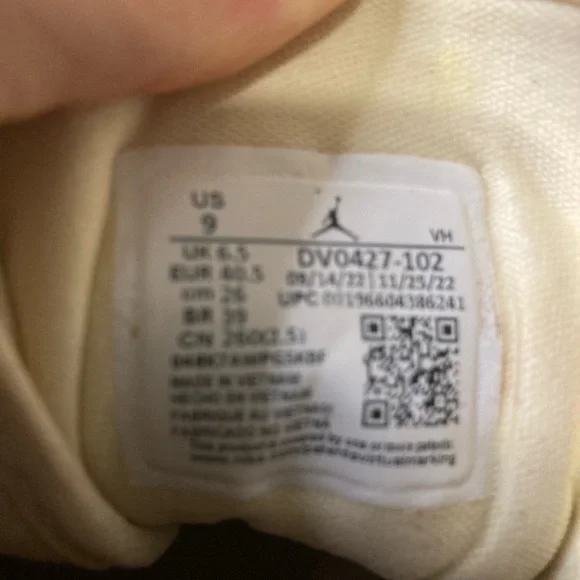 Women’s Nike Air Jordan 1 Mid SE Beige/Cream/Peach Canvas Shoe - Picture 7 of 10